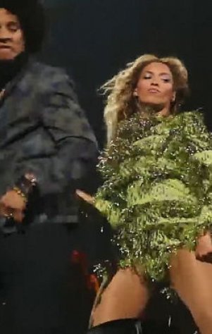 Beyonce displays naked body - Nude and Sexy photos